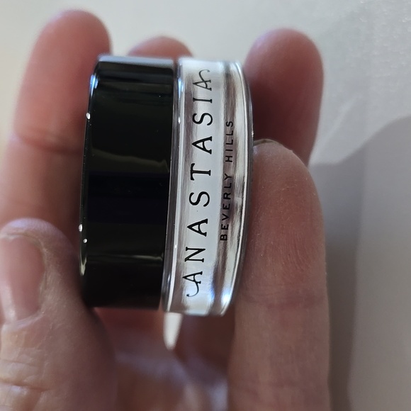 Anastasia Beverly Hills Dipbrow Pomade Chocolate - Picture 3 of 6